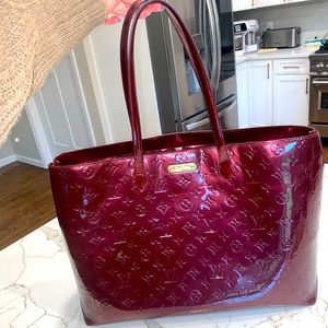 ✨Authentic Louis Vuitton Vernis Wilshire GM✨